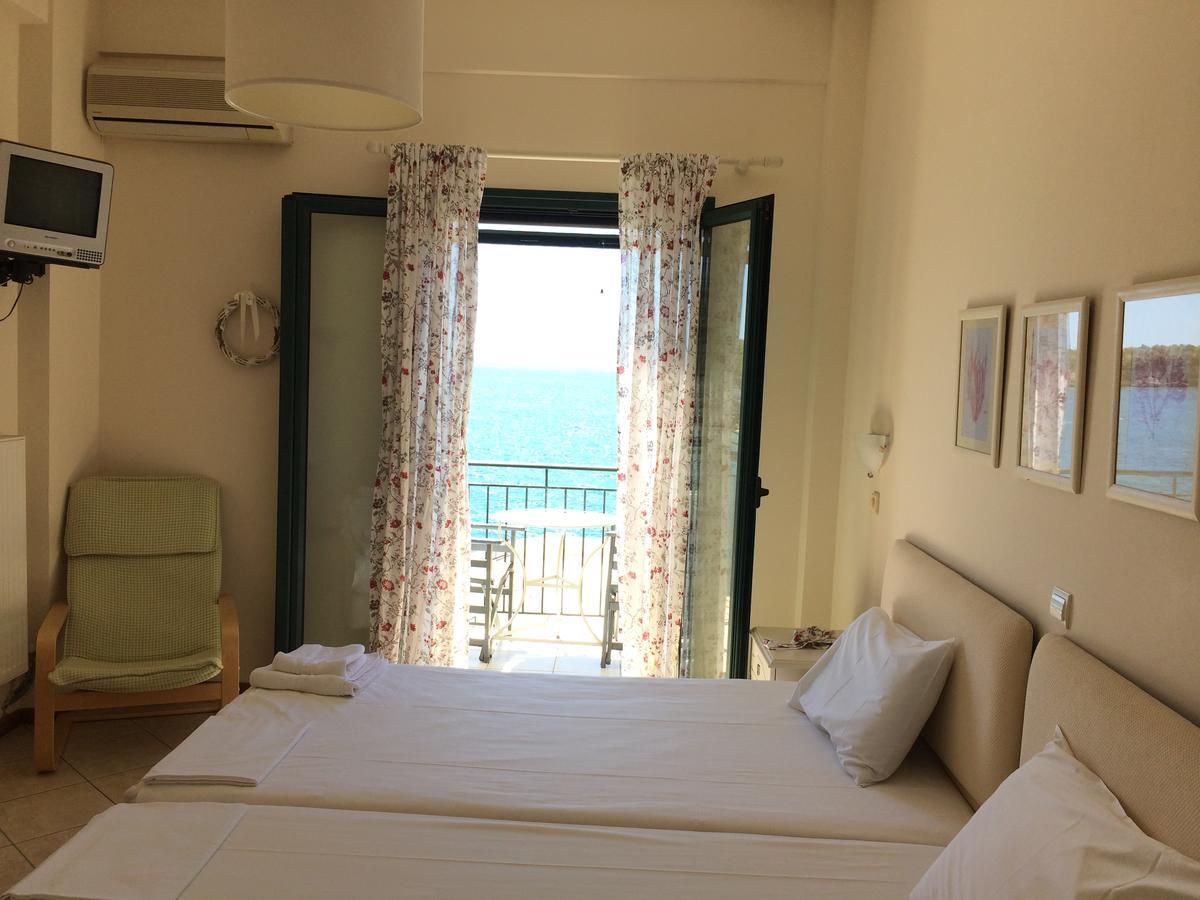 Les Sirenes Kardamili Hotel Eksteriør billede