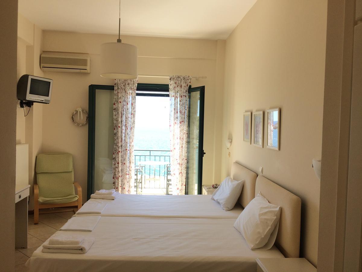 Les Sirenes Kardamili Hotel Eksteriør billede