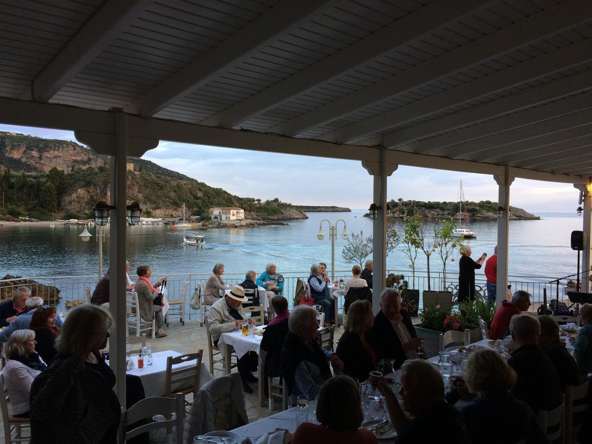 Les Sirenes Kardamili Hotel Eksteriør billede
